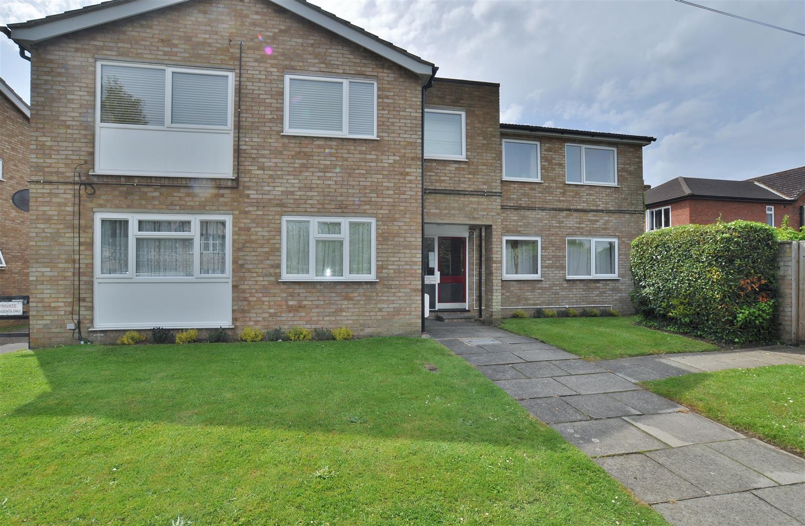 2 Bedroom Property For Sale in Hitchin £225,000